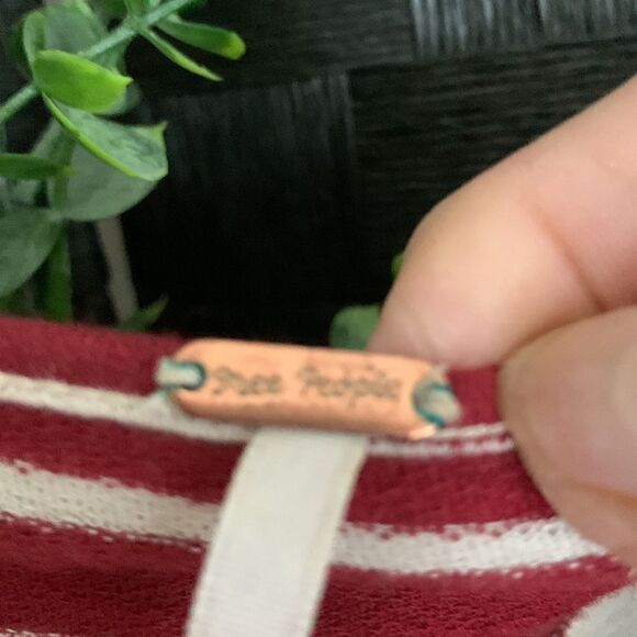 Free People Size Medium short cuffed sleeve top high front/low back - Picture 4 of 11